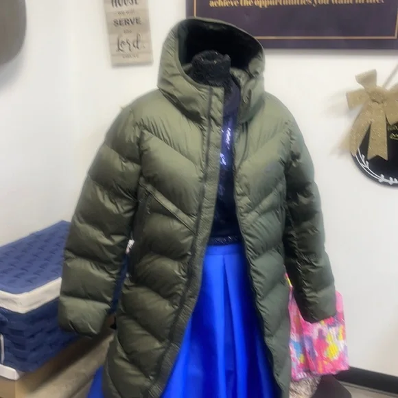 NIKE OLIVE 🫒 GREEN PUFFER